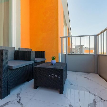 Elegant Apartments With Balcony & Parking Warsaw By Noclegi Renters 外观 照片