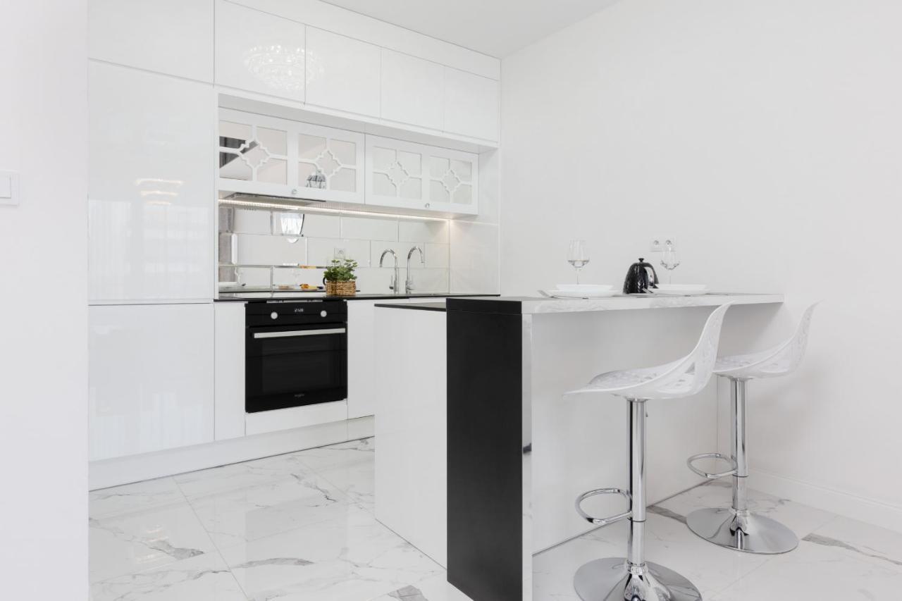 Elegant Apartments With Balcony & Parking Warsaw By Noclegi Renters 外观 照片