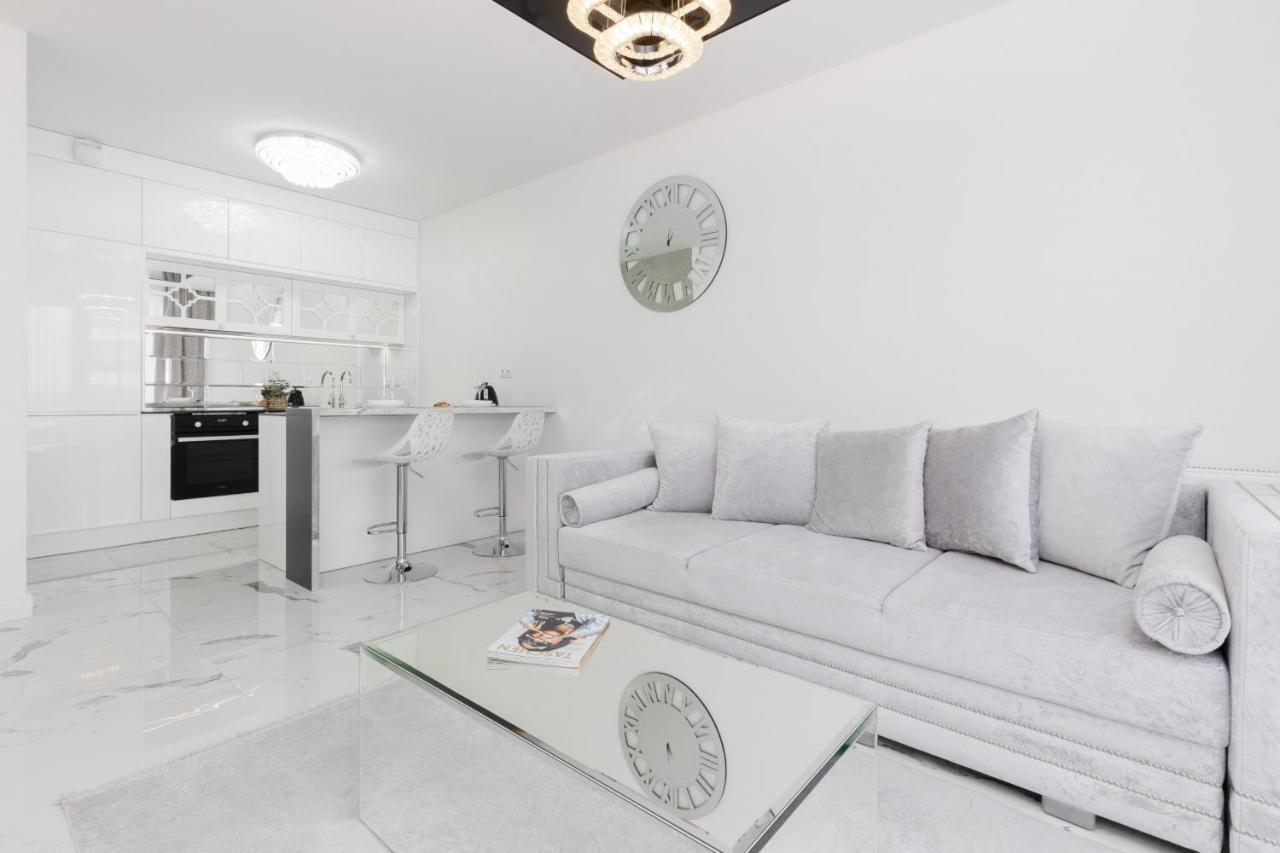 Elegant Apartments With Balcony & Parking Warsaw By Noclegi Renters 外观 照片