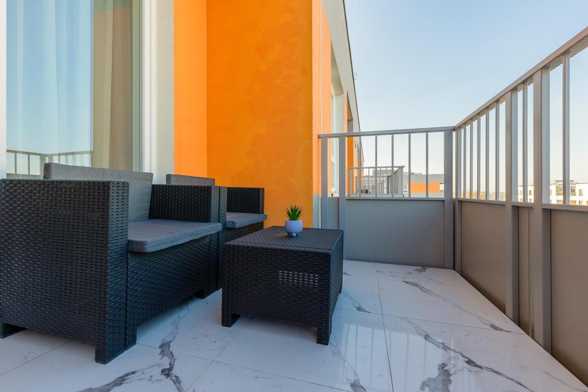 Elegant Apartments With Balcony & Parking Warsaw By Noclegi Renters 外观 照片